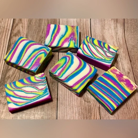 Sold out- Hand crafted artisan soap in vibrant colors - Picture 7 of 9